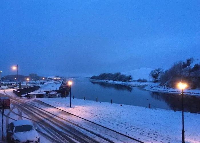 Апартаменты Waterfront Completely Refurbished