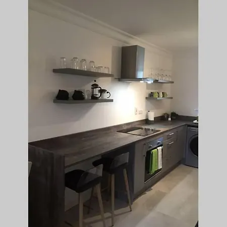Waterfront Completely Refurbished شقة *