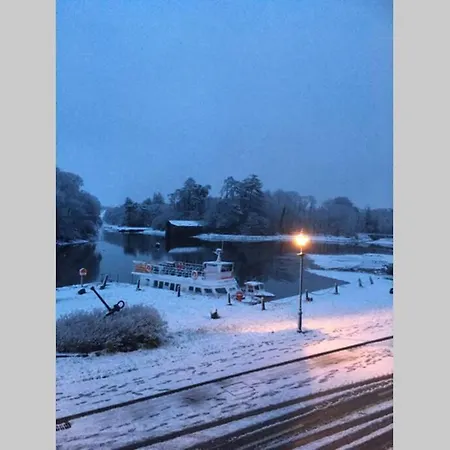 Waterfront Completely Refurbished 公寓 *